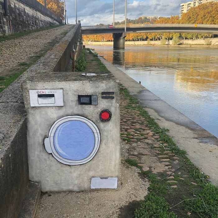 Artista francês espalha humor em espaços urbanos por meio de sua arte 8