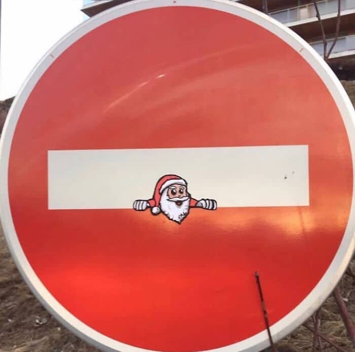 Artista francês espalha humor em espaços urbanos por meio de sua arte 20