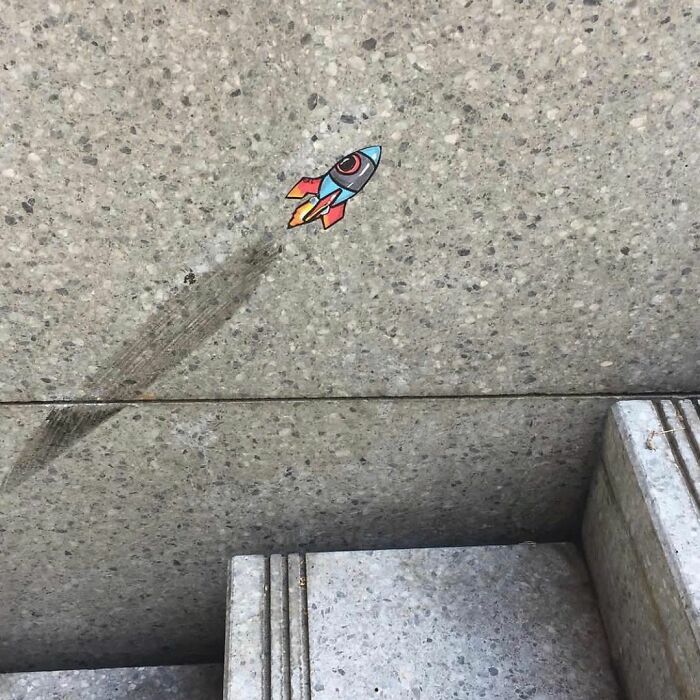 Artista francês espalha humor em espaços urbanos por meio de sua arte 24