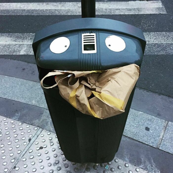 Artista francês espalha humor em espaços urbanos por meio de sua arte 36