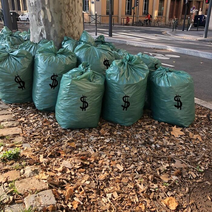 Artista francês espalha humor em espaços urbanos por meio de sua arte 41