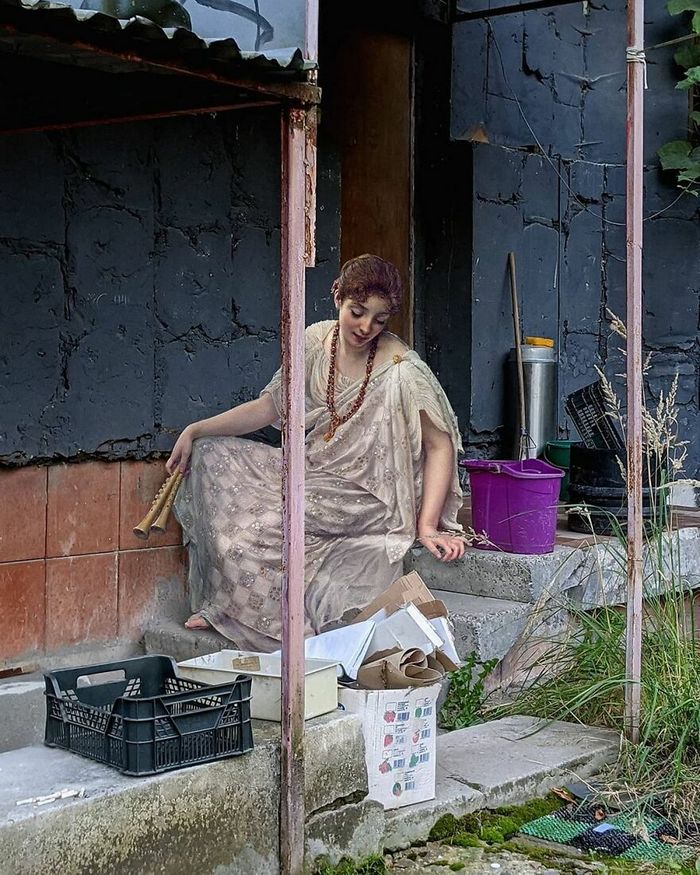 Artista insere personagens de pinturas clássicas no mundo moderno 24