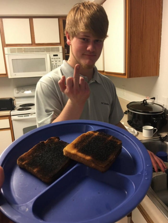 18 coisas que todos casal que não sabe cozinha vai se identificar 13