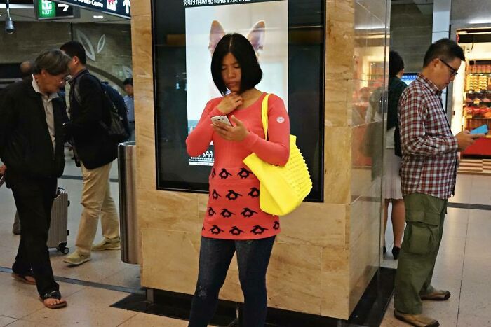 Fotógrafo de rua observa e tira fotos em momentos acidentais engraçadas 3