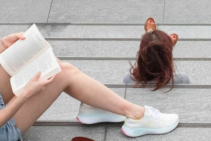 Fotógrafo de rua observa e tira fotos em momentos acidentais engraçadas 4