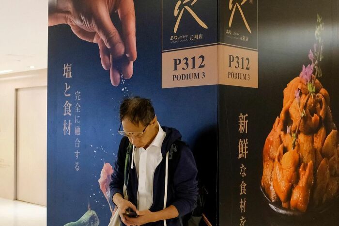 Fotógrafo de rua observa e tira fotos em momentos acidentais engraçadas 10