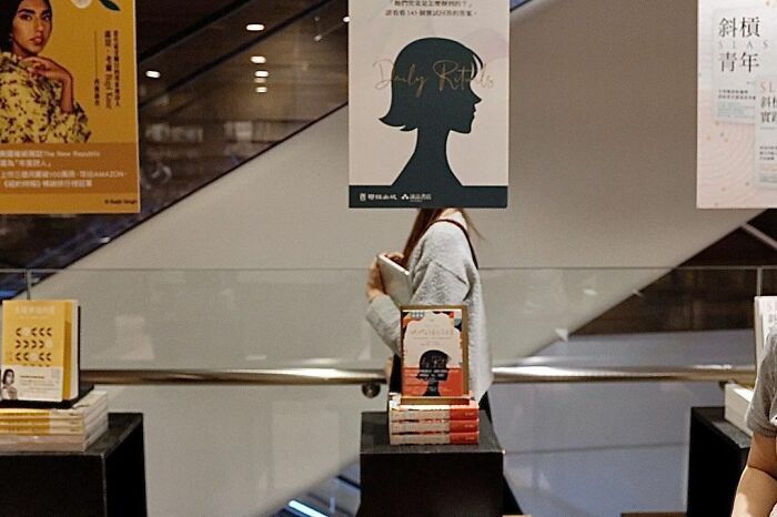 Fotógrafo de rua observa e tira fotos em momentos acidentais engraçadas 14