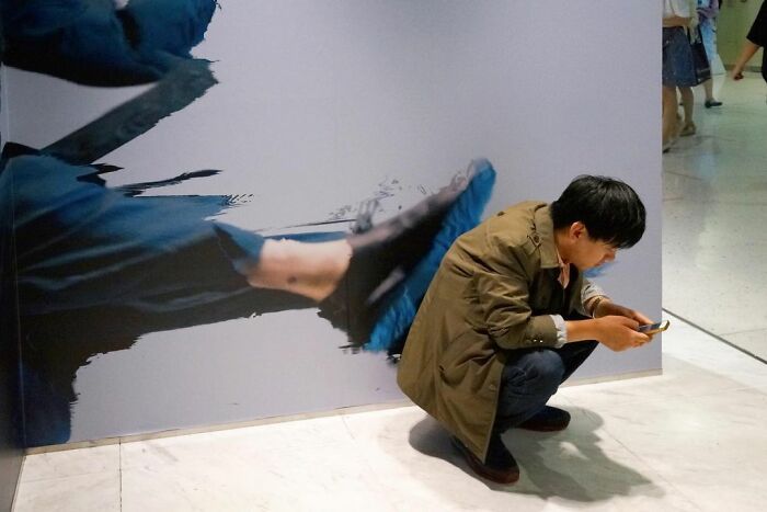 Fotógrafo de rua observa e tira fotos em momentos acidentais engraçadas 18