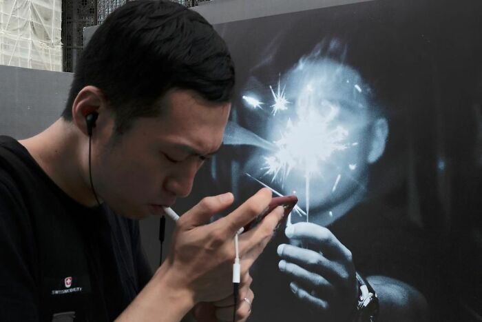 Fotógrafo de rua observa e tira fotos em momentos acidentais engraçadas 30