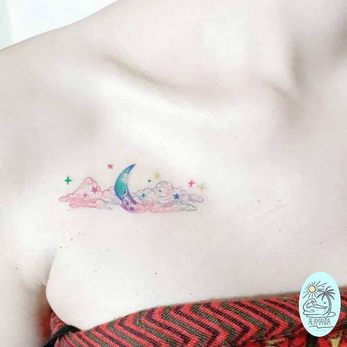 14 ideias encantadoras de tatuagem de lua em aquarela: Arte e magia na pele 1