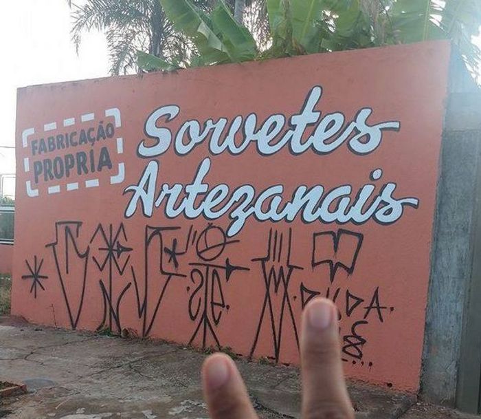 24 placas de avisos com erros engraçados de escrita 22