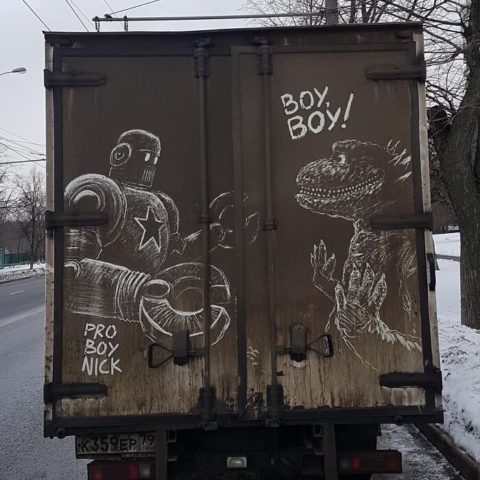 Donos de caminhões sujos encontram desenhos incríveis em seus veículos deixados por este artista 7