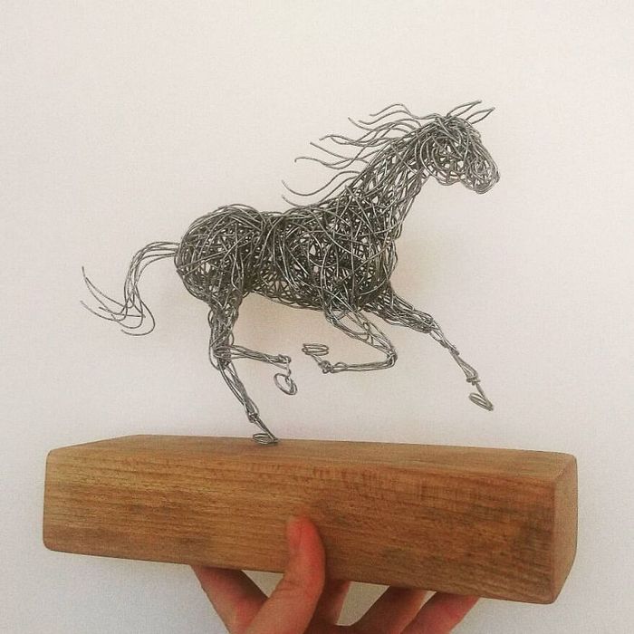 Este artista de Norfolk faz esculturas de animais incríveis com arame 29