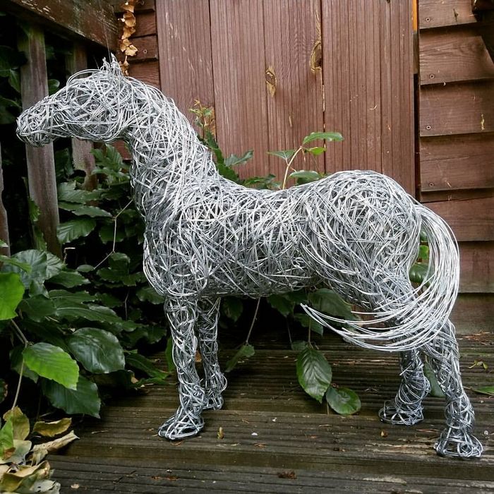 Este artista de Norfolk faz esculturas de animais incríveis com arame 32