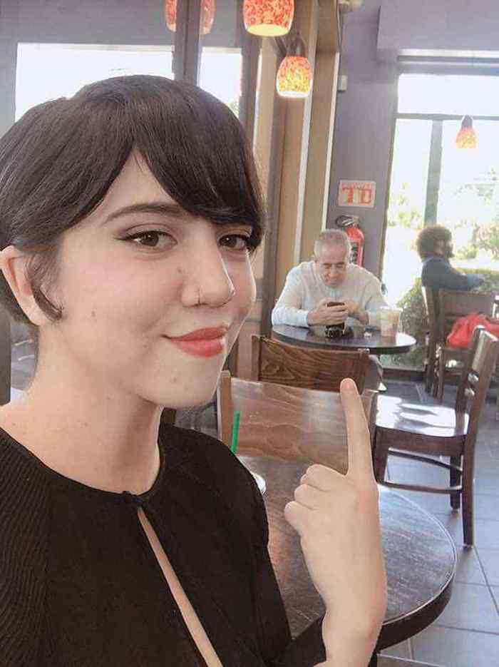 Pai acompanha filha em encontro do Tinder 2