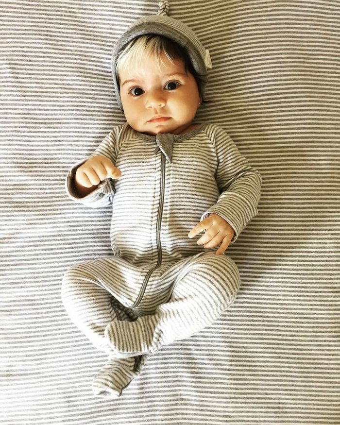 A bebê que nasceu com cabelo grisalhos é a prova de que nossos defeitos nos tornam mais bonitos 3