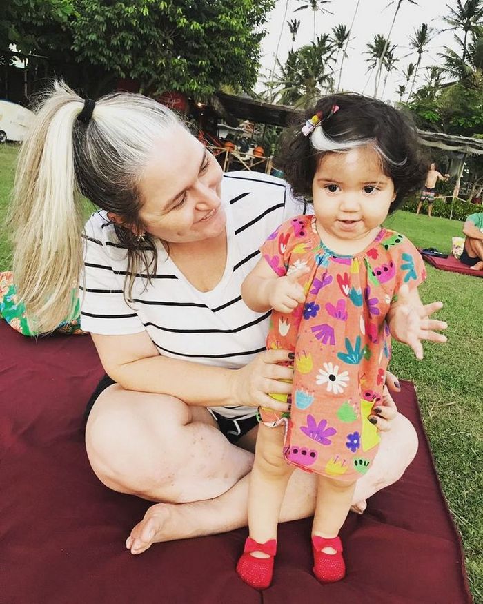 A bebê que nasceu com cabelo grisalhos é a prova de que nossos defeitos nos tornam mais bonitos 5
