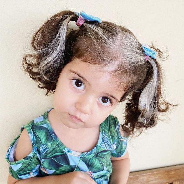 A bebê que nasceu com cabelo grisalhos é a prova de que nossos defeitos nos tornam mais bonitos 7