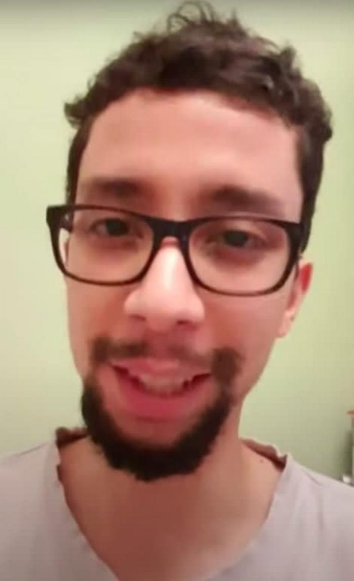Rapaz não suporta mais o barulho do inseto, ele teve uma ideia 6
