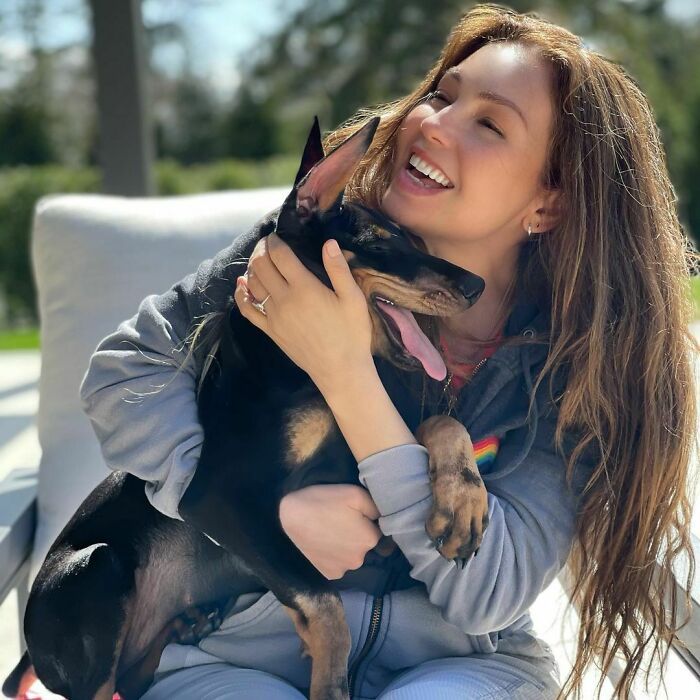 38 celebridades que são verdadeiros amantes de cães 25