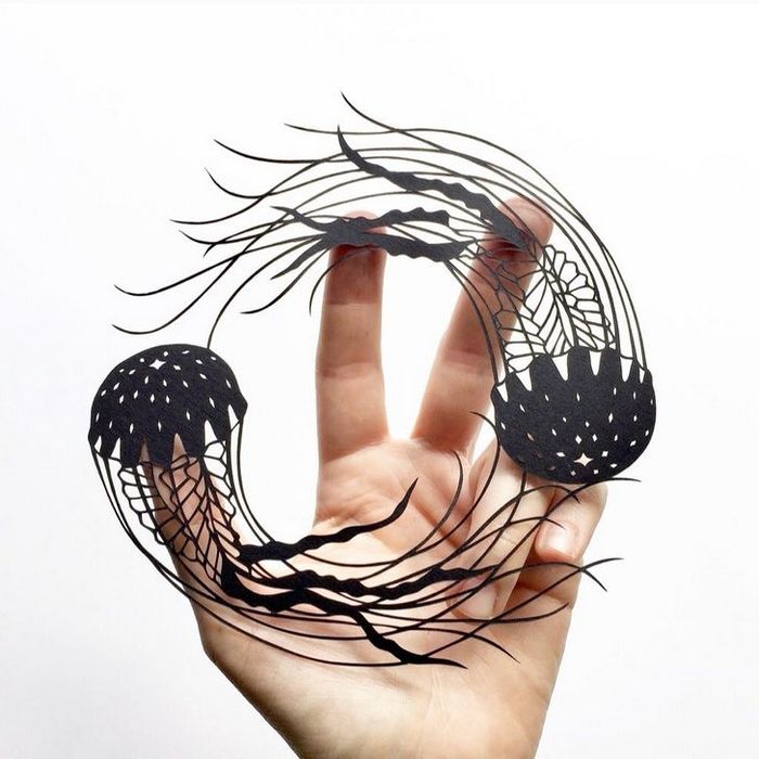 Artista faz obras de artes extremamente complexas com papel e bisturi 22