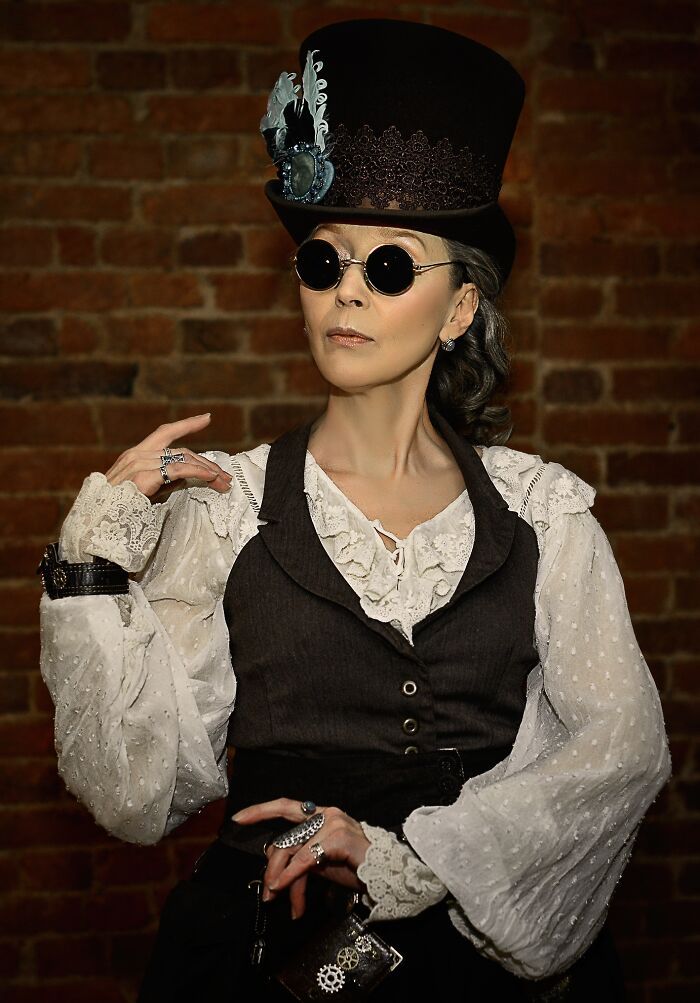 Esta avó russa de 58 anos faz suas próprias fantasias nestes 46 cosplays 33