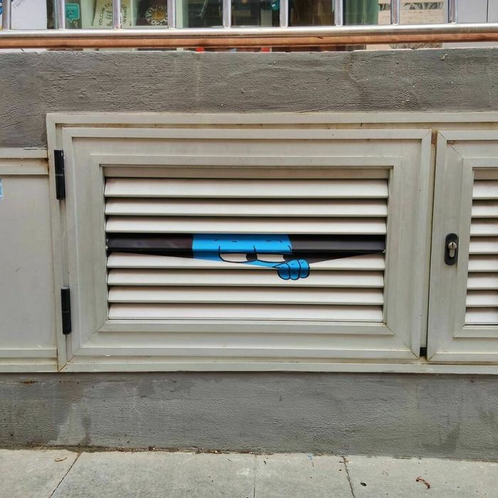 Artista francês cria arte humorística nas ruas de Paris 39