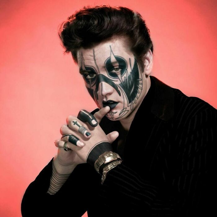 Qual seria a aparência de 48 celebridades se tivessem tatuagens legais 17