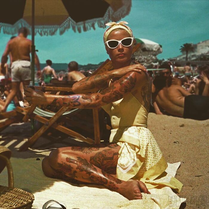 Qual seria a aparência de 48 celebridades se tivessem tatuagens legais 21