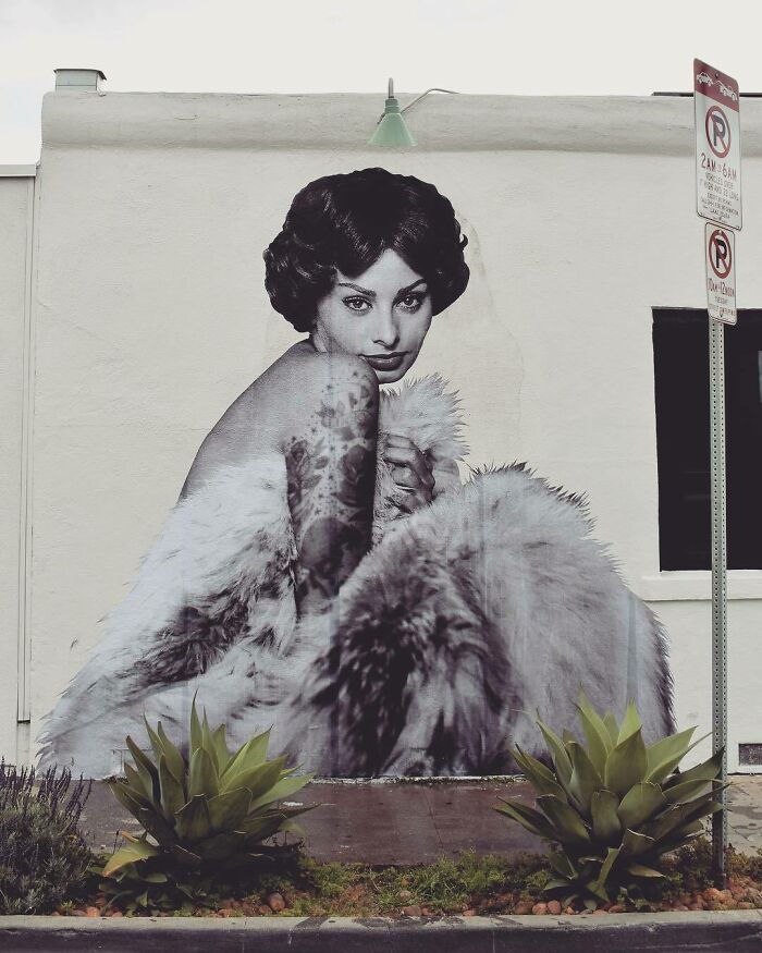 Qual seria a aparência de 48 celebridades se tivessem tatuagens legais 30