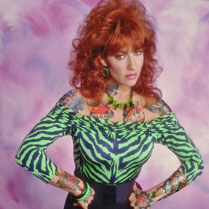 Qual seria a aparência de 48 celebridades se tivessem tatuagens legais 32