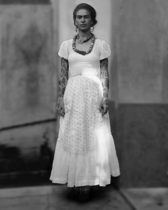 Qual seria a aparência de 48 celebridades se tivessem tatuagens legais 34