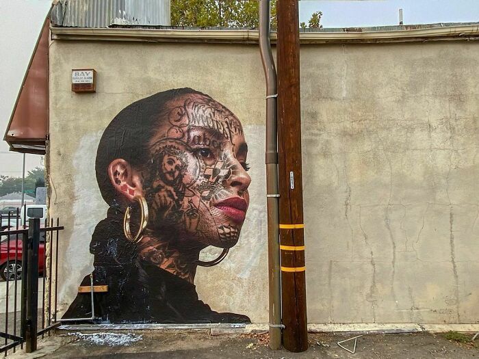 Qual seria a aparência de 48 celebridades se tivessem tatuagens legais 40