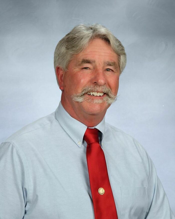 38 homens que pensaram que um bigode duplo era uma boa ideia 1