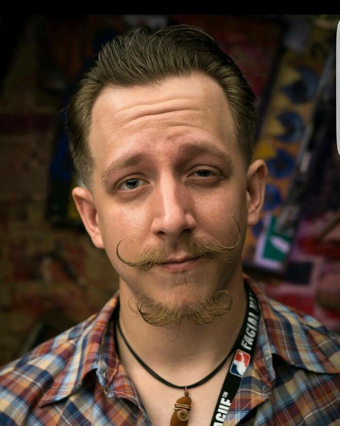 38 homens que pensaram que um bigode duplo era uma boa ideia 10