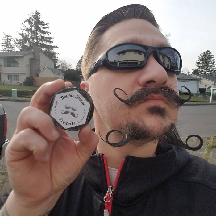 38 homens que pensaram que um bigode duplo era uma boa ideia 12