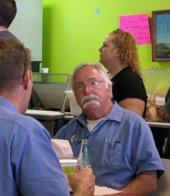 38 homens que pensaram que um bigode duplo era uma boa ideia 18