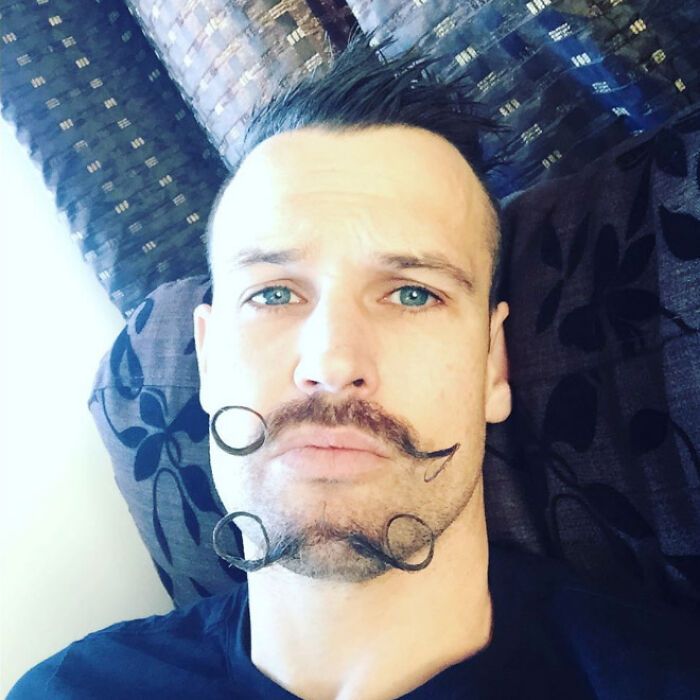 38 homens que pensaram que um bigode duplo era uma boa ideia 23