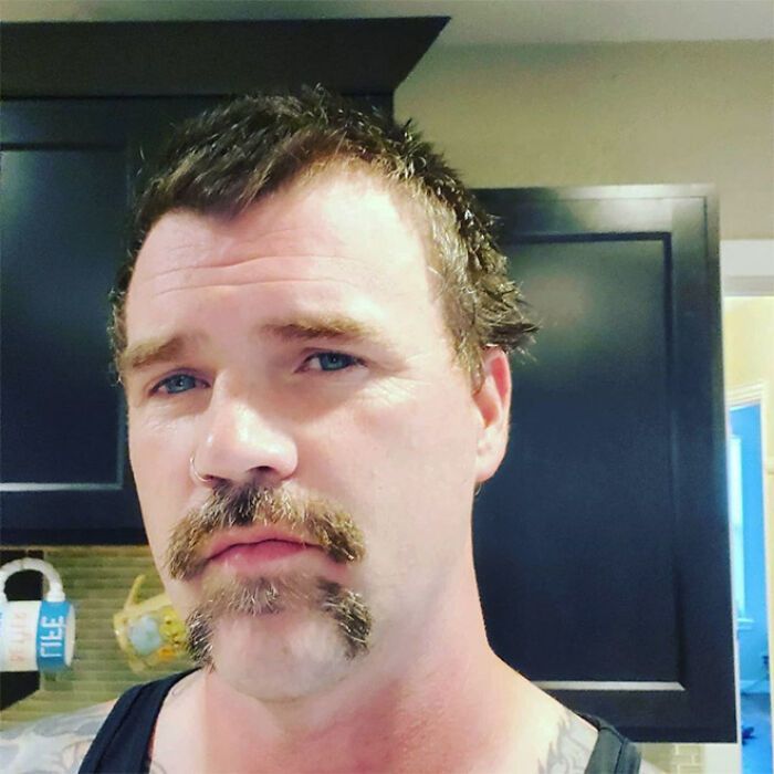 38 homens que pensaram que um bigode duplo era uma boa ideia 37