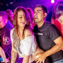 15 das fotos mais malucas tiradas em boates.