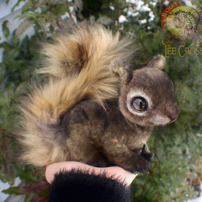 Esta artista faz esculturas de animais em madeira e pele sintética (38 fotos) 11