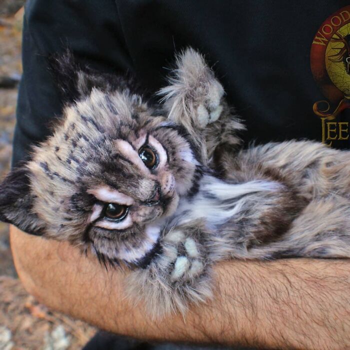 Esta artista faz esculturas de animais em madeira e pele sintética (38 fotos) 13