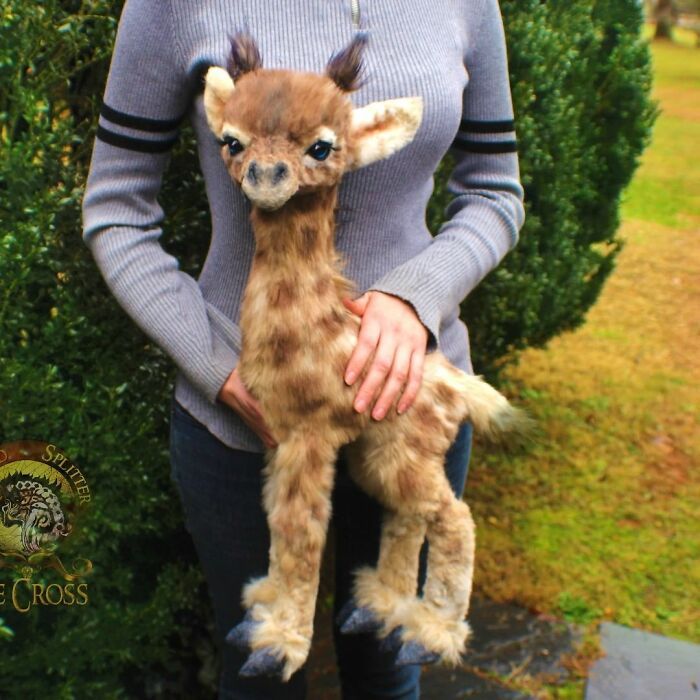 Esta artista faz esculturas de animais em madeira e pele sintética (38 fotos) 26