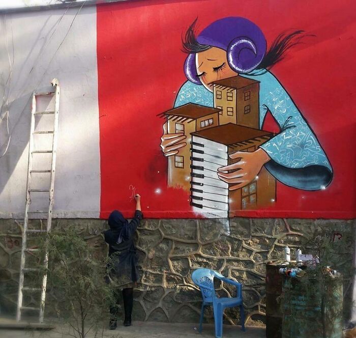 42 obras de arte tocantes da primeira artista de rua feminina do Afeganistão, Shamsia Hassani 8