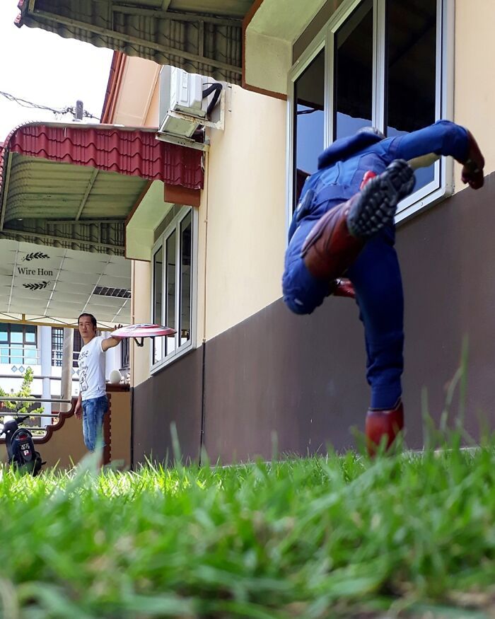 Este cara usa a perspectiva para criar cenas incríveis com bonecos de super-heróis (40 fotos) 5