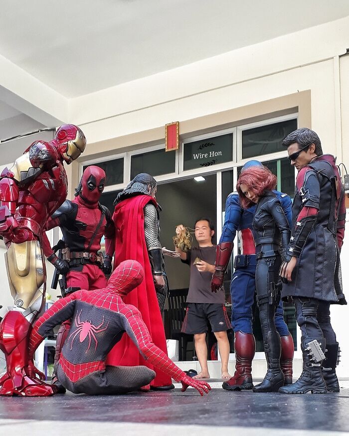 Este cara usa a perspectiva para criar cenas incríveis com bonecos de super-heróis (40 fotos) 36