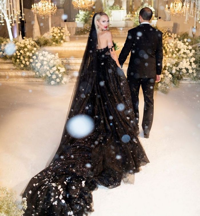 12 noivas que não quiseram saber dos tradicionais vestidos brancos 3