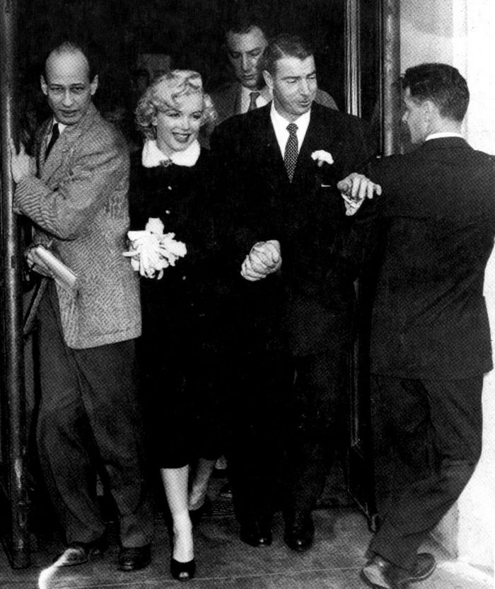 12 noivas que não quiseram saber dos tradicionais vestidos brancos 5