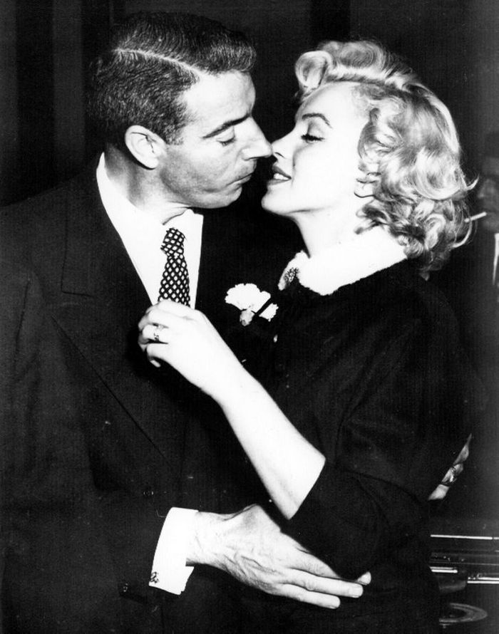 12 noivas que não quiseram saber dos tradicionais vestidos brancos 6