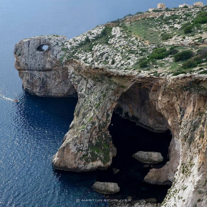 Artista digital desfaz a linha entre realidade e ficção em suas 45 manipulações surreais de fotos 27